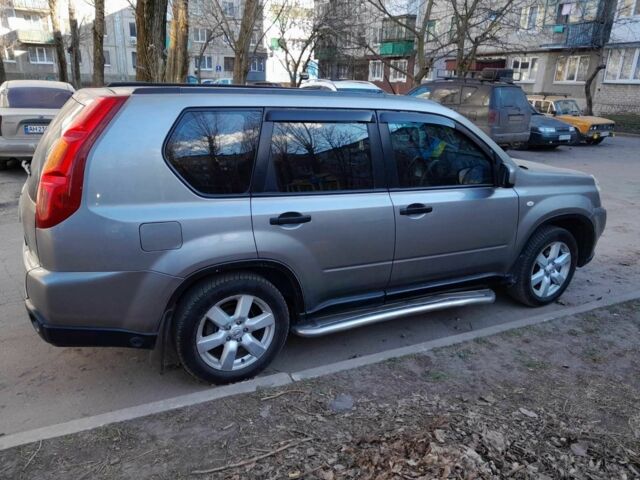 Серый Ниссан ИксТрейл, объемом двигателя 2 л и пробегом 195 тыс. км за 8300 $, фото 2 на Automoto.ua