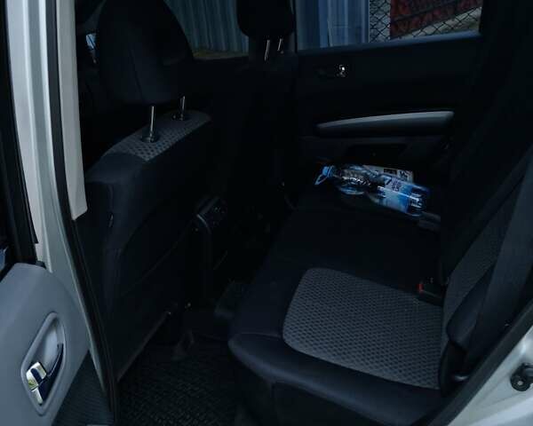 Сірий Ніссан ІксТрейл, об'ємом двигуна 2.5 л та пробігом 179 тис. км за 10500 $, фото 6 на Automoto.ua