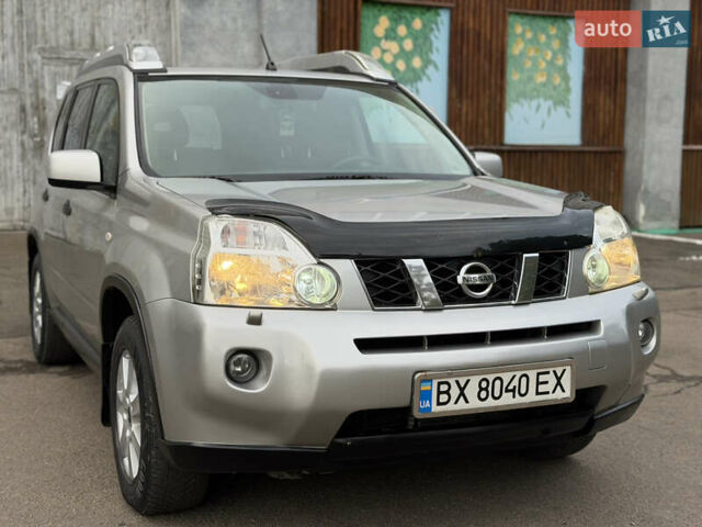 Серый Ниссан ИксТрейл, объемом двигателя 2 л и пробегом 240 тыс. км за 7600 $, фото 16 на Automoto.ua