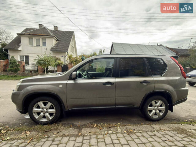 Серый Ниссан ИксТрейл, объемом двигателя 2 л и пробегом 159 тыс. км за 10000 $, фото 3 на Automoto.ua