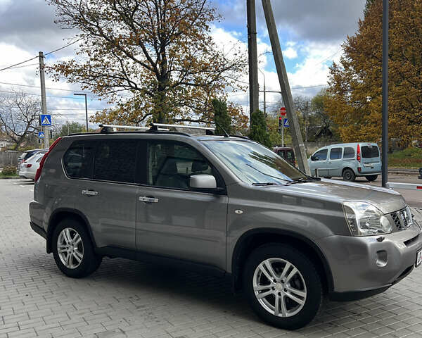 Серый Ниссан ИксТрейл, объемом двигателя 2 л и пробегом 229 тыс. км за 10100 $, фото 4 на Automoto.ua