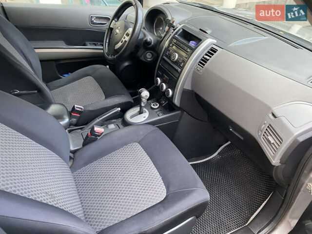 Серый Ниссан ИксТрейл, объемом двигателя 2 л и пробегом 213 тыс. км за 7200 $, фото 12 на Automoto.ua