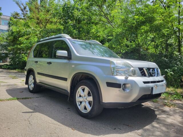 Серый Ниссан ИксТрейл, объемом двигателя 0 л и пробегом 252 тыс. км за 7999 $, фото 6 на Automoto.ua