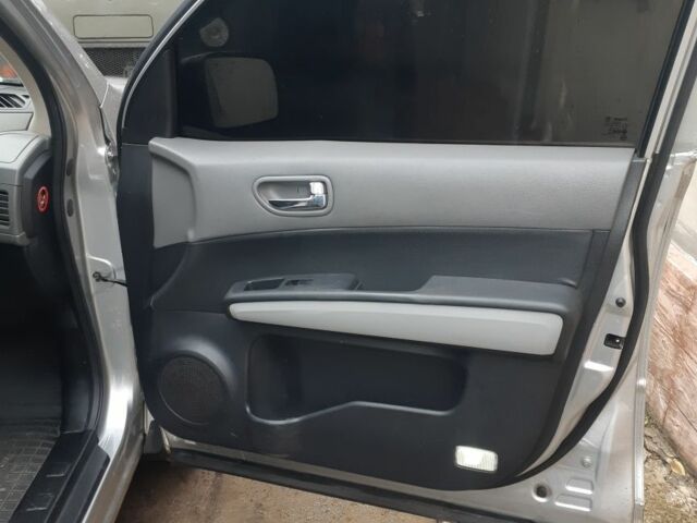 Серый Ниссан ИксТрейл, объемом двигателя 2.5 л и пробегом 261 тыс. км за 7500 $, фото 7 на Automoto.ua