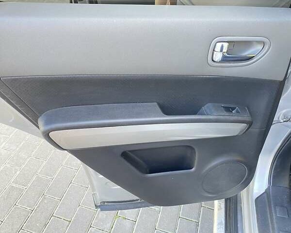 Серый Ниссан ИксТрейл, объемом двигателя 2 л и пробегом 215 тыс. км за 8000 $, фото 12 на Automoto.ua