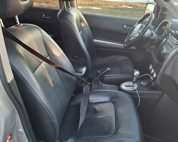 Сірий Ніссан ІксТрейл, об'ємом двигуна 2 л та пробігом 280 тис. км за 8000 $, фото 5 на Automoto.ua