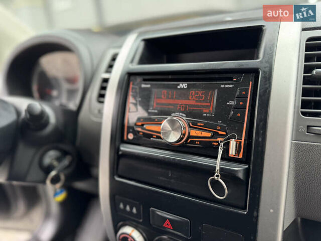 Серый Ниссан ИксТрейл, объемом двигателя 2 л и пробегом 326 тыс. км за 8650 $, фото 14 на Automoto.ua