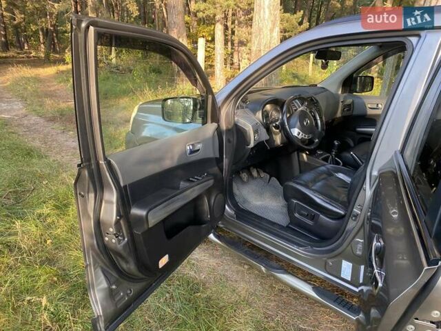 Серый Ниссан ИксТрейл, объемом двигателя 2 л и пробегом 272 тыс. км за 10000 $, фото 9 на Automoto.ua