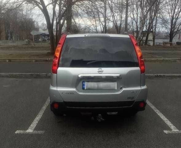 Сірий Ніссан ІксТрейл, об'ємом двигуна 2 л та пробігом 215 тис. км за 5999 $, фото 3 на Automoto.ua