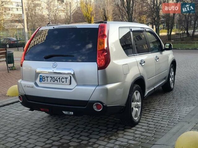 Сірий Ніссан ІксТрейл, об'ємом двигуна 2.5 л та пробігом 132 тис. км за 8900 $, фото 11 на Automoto.ua