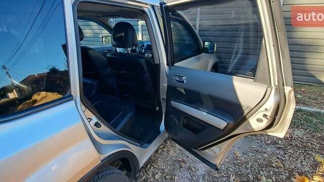 Сірий Ніссан ІксТрейл, об'ємом двигуна 2.49 л та пробігом 327 тис. км за 12000 $, фото 12 на Automoto.ua