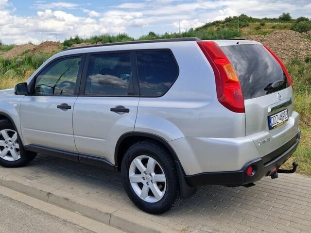 Серый Ниссан ИксТрейл, объемом двигателя 0 л и пробегом 180 тыс. км за 2000 $, фото 1 на Automoto.ua