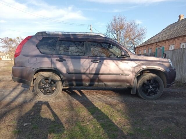 Сірий Ніссан ІксТрейл, об'ємом двигуна 2 л та пробігом 242 тис. км за 7300 $, фото 5 на Automoto.ua