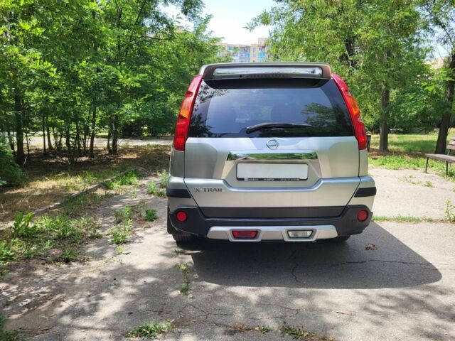 Серый Ниссан ИксТрейл, объемом двигателя 0 л и пробегом 252 тыс. км за 7999 $, фото 5 на Automoto.ua