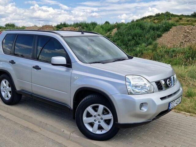 Серый Ниссан ИксТрейл, объемом двигателя 0 л и пробегом 180 тыс. км за 2000 $, фото 2 на Automoto.ua