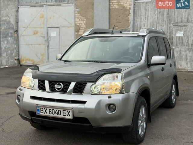 Серый Ниссан ИксТрейл, объемом двигателя 2 л и пробегом 240 тыс. км за 7600 $, фото 2 на Automoto.ua