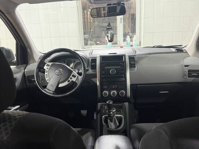 Сірий Ніссан ІксТрейл, об'ємом двигуна 2.5 л та пробігом 175 тис. км за 7600 $, фото 20 на Automoto.ua