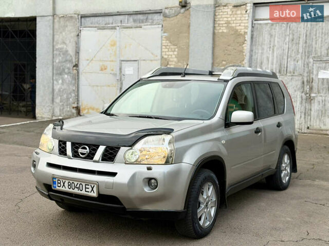 Серый Ниссан ИксТрейл, объемом двигателя 2 л и пробегом 240 тыс. км за 7600 $, фото 5 на Automoto.ua