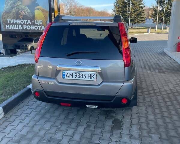 Серый Ниссан ИксТрейл, объемом двигателя 2 л и пробегом 200 тыс. км за 9200 $, фото 8 на Automoto.ua