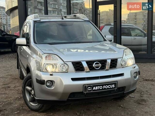 Серый Ниссан ИксТрейл, объемом двигателя 2.49 л и пробегом 327 тыс. км за 10890 $, фото 6 на Automoto.ua