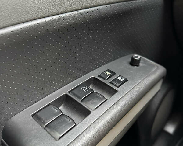 Серый Ниссан ИксТрейл, объемом двигателя 2 л и пробегом 326 тыс. км за 8650 $, фото 21 на Automoto.ua