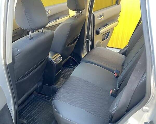 Серый Ниссан ИксТрейл, объемом двигателя 2 л и пробегом 215 тыс. км за 8000 $, фото 13 на Automoto.ua