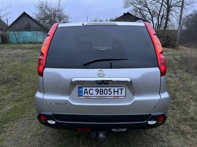 Серый Ниссан ИксТрейл, объемом двигателя 2 л и пробегом 256 тыс. км за 5799 $, фото 7 на Automoto.ua