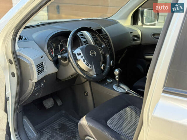 Серый Ниссан ИксТрейл, объемом двигателя 2 л и пробегом 199 тыс. км за 8800 $, фото 6 на Automoto.ua
