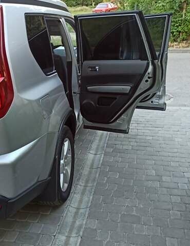 Серый Ниссан ИксТрейл, объемом двигателя 2 л и пробегом 220 тыс. км за 9800 $, фото 13 на Automoto.ua