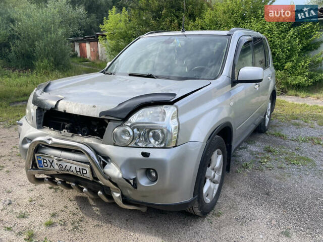 Серый Ниссан ИксТрейл, объемом двигателя 2 л и пробегом 349 тыс. км за 6900 $, фото 8 на Automoto.ua