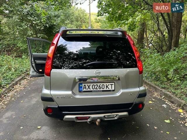 Серый Ниссан ИксТрейл, объемом двигателя 2 л и пробегом 290 тыс. км за 9800 $, фото 6 на Automoto.ua