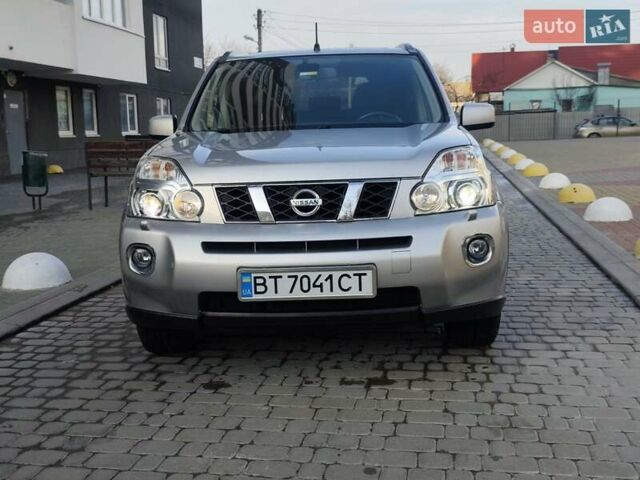 Сірий Ніссан ІксТрейл, об'ємом двигуна 2.5 л та пробігом 132 тис. км за 8900 $, фото 1 на Automoto.ua