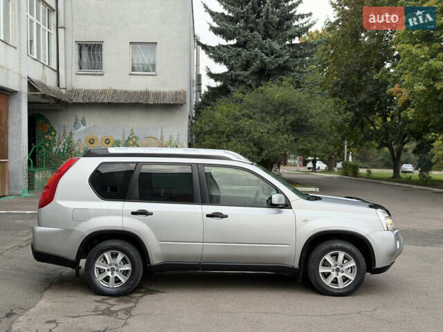 Серый Ниссан ИксТрейл, объемом двигателя 2 л и пробегом 240 тыс. км за 7600 $, фото 13 на Automoto.ua