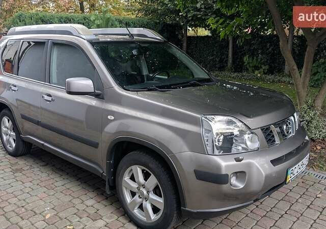 Серый Ниссан ИксТрейл, объемом двигателя 2 л и пробегом 158 тыс. км за 10500 $, фото 1 на Automoto.ua