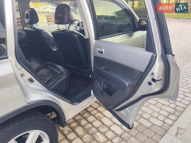 Сірий Ніссан ІксТрейл, об'ємом двигуна 2.5 л та пробігом 132 тис. км за 8900 $, фото 36 на Automoto.ua