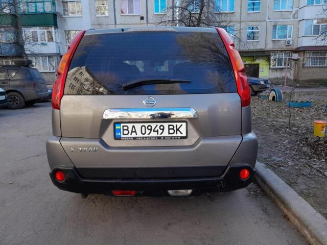 Серый Ниссан ИксТрейл, объемом двигателя 2 л и пробегом 195 тыс. км за 8300 $, фото 1 на Automoto.ua