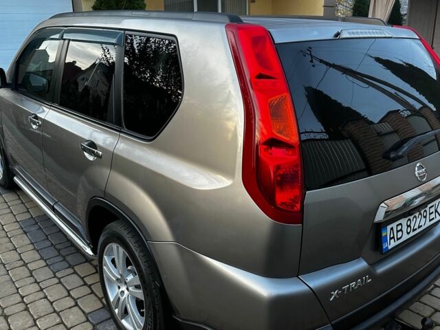 Сірий Ніссан ІксТрейл, об'ємом двигуна 2 л та пробігом 262 тис. км за 7999 $, фото 3 на Automoto.ua
