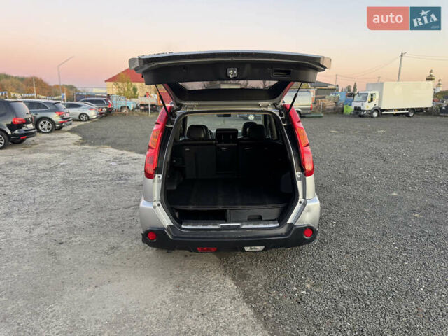 Серый Ниссан ИксТрейл, объемом двигателя 2.49 л и пробегом 260 тыс. км за 8499 $, фото 6 на Automoto.ua