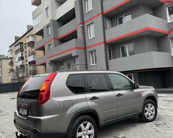 Серый Ниссан ИксТрейл, объемом двигателя 2 л и пробегом 326 тыс. км за 8650 $, фото 3 на Automoto.ua