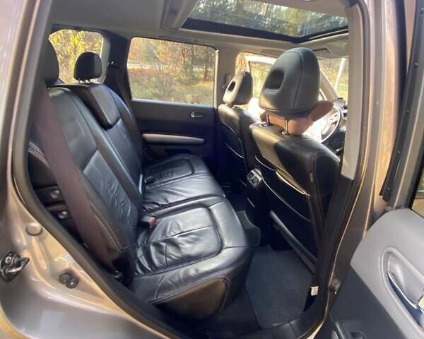 Серый Ниссан ИксТрейл, объемом двигателя 2 л и пробегом 272 тыс. км за 10000 $, фото 17 на Automoto.ua