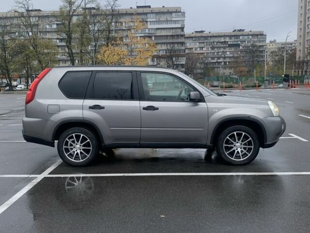 Серый Ниссан ИксТрейл, объемом двигателя 0 л и пробегом 350 тыс. км за 4600 $, фото 9 на Automoto.ua