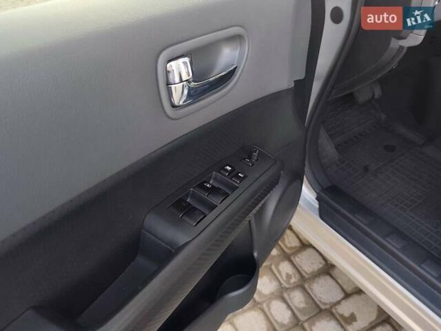 Сірий Ніссан ІксТрейл, об'ємом двигуна 2.5 л та пробігом 132 тис. км за 8900 $, фото 25 на Automoto.ua
