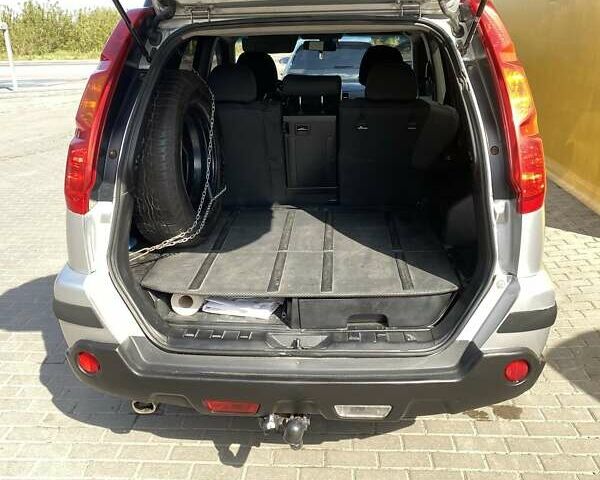 Серый Ниссан ИксТрейл, объемом двигателя 2 л и пробегом 215 тыс. км за 8000 $, фото 10 на Automoto.ua