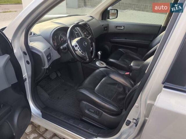 Сірий Ніссан ІксТрейл, об'ємом двигуна 2.5 л та пробігом 132 тис. км за 8900 $, фото 44 на Automoto.ua