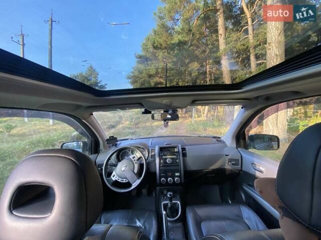 Серый Ниссан ИксТрейл, объемом двигателя 2 л и пробегом 272 тыс. км за 10000 $, фото 22 на Automoto.ua