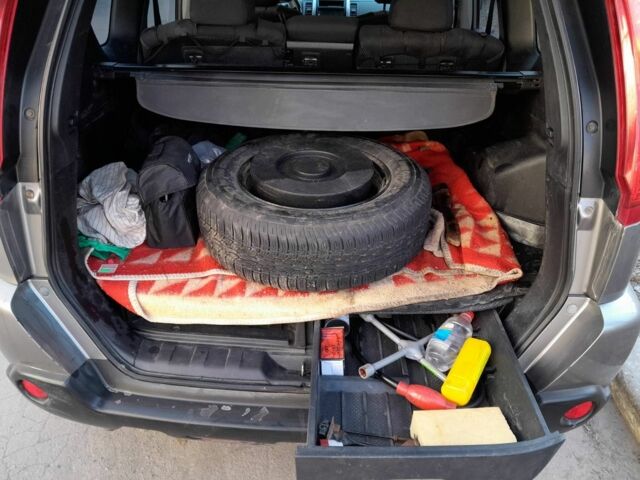 Серый Ниссан ИксТрейл, объемом двигателя 2 л и пробегом 195 тыс. км за 8300 $, фото 6 на Automoto.ua