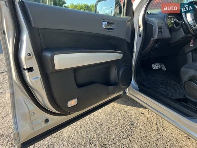 Серый Ниссан ИксТрейл, объемом двигателя 2.49 л и пробегом 195 тыс. км за 9800 $, фото 28 на Automoto.ua