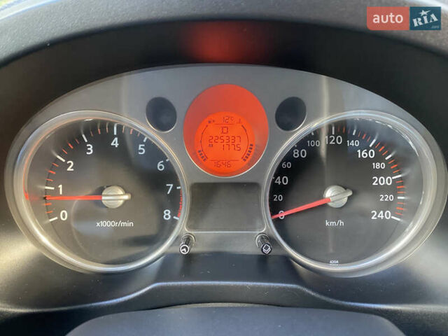 Серый Ниссан ИксТрейл, объемом двигателя 2.49 л и пробегом 226 тыс. км за 8300 $, фото 18 на Automoto.ua