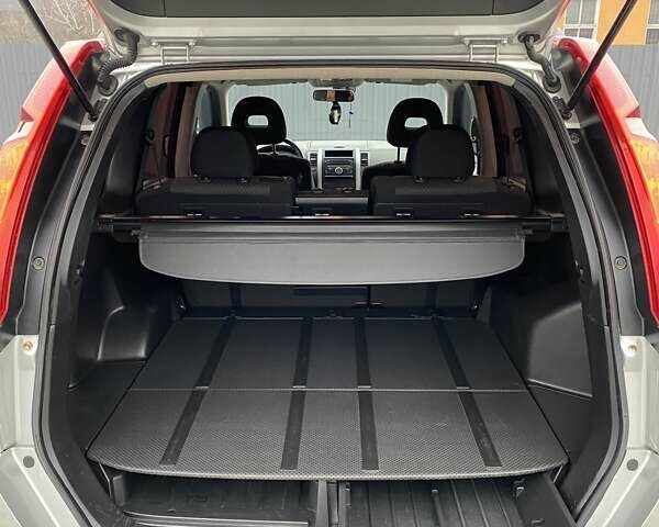 Серый Ниссан ИксТрейл, объемом двигателя 2 л и пробегом 235 тыс. км за 9500 $, фото 19 на Automoto.ua