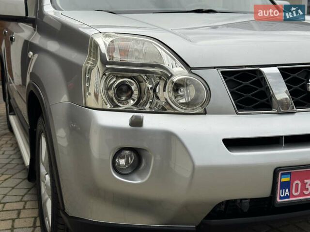 Сірий Ніссан ІксТрейл, об'ємом двигуна 2 л та пробігом 228 тис. км за 10250 $, фото 40 на Automoto.ua